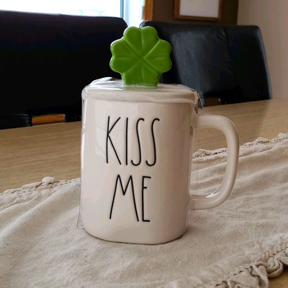 Rae Dunn Kiss Me Mug - Picture 1 of 1